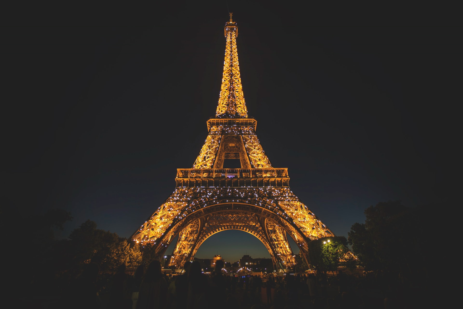 The Eiffel Tower – A Symbol of Paris, French Engineering and a World-Renowned Tourist Destination