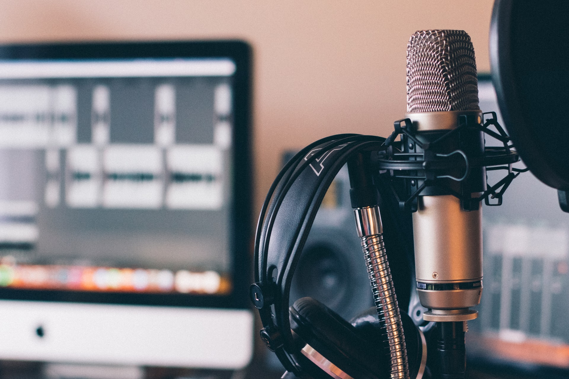 Essential Tools for Recording High Quality Podcasts on Linux