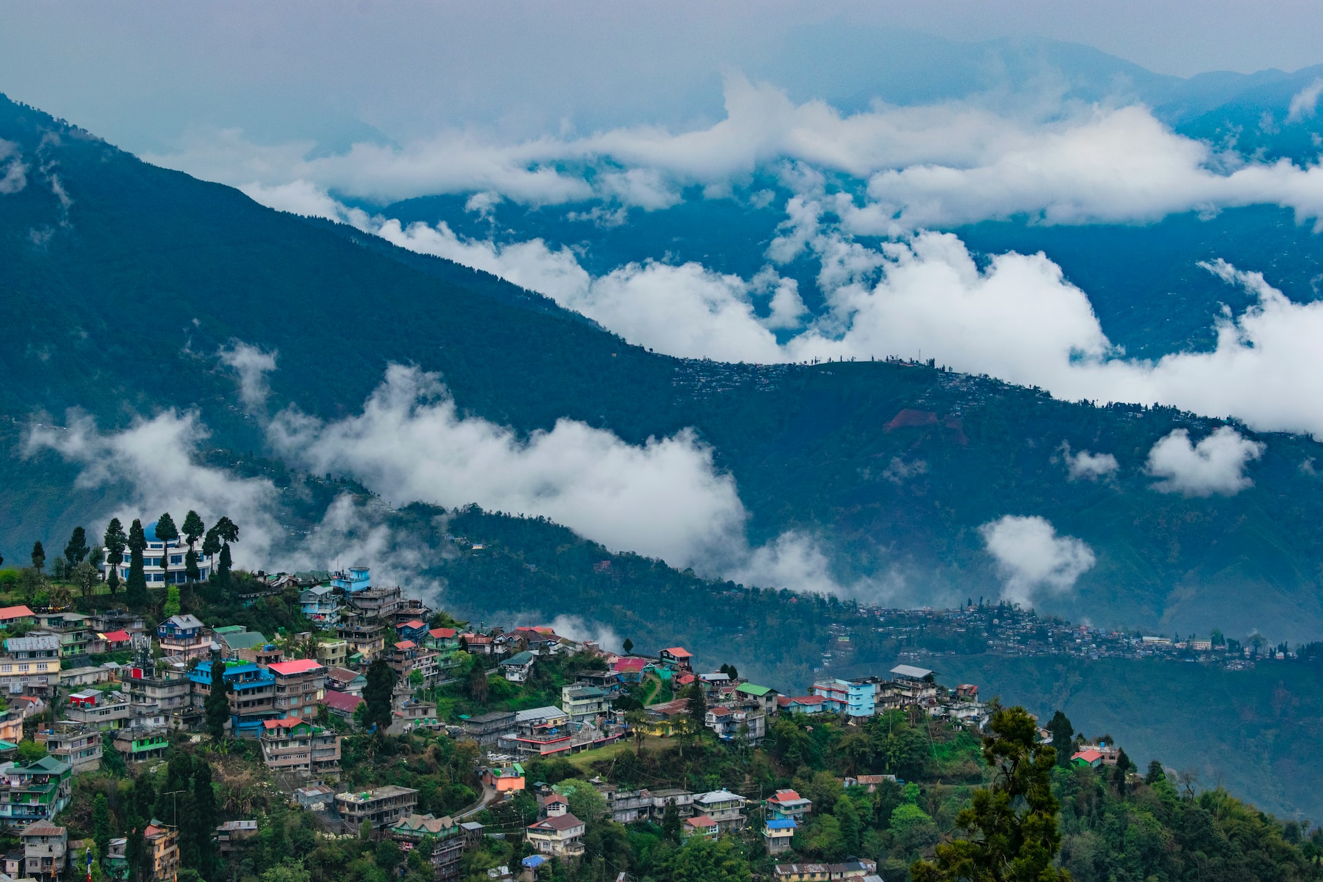 Experience the Beauty of Darjeeling: A Comprehensive Travel Guide