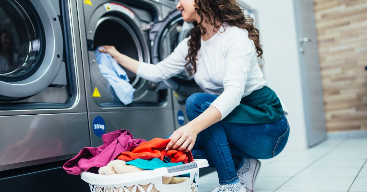 A Beginner’s Guide to Public Laundromat Etiquette