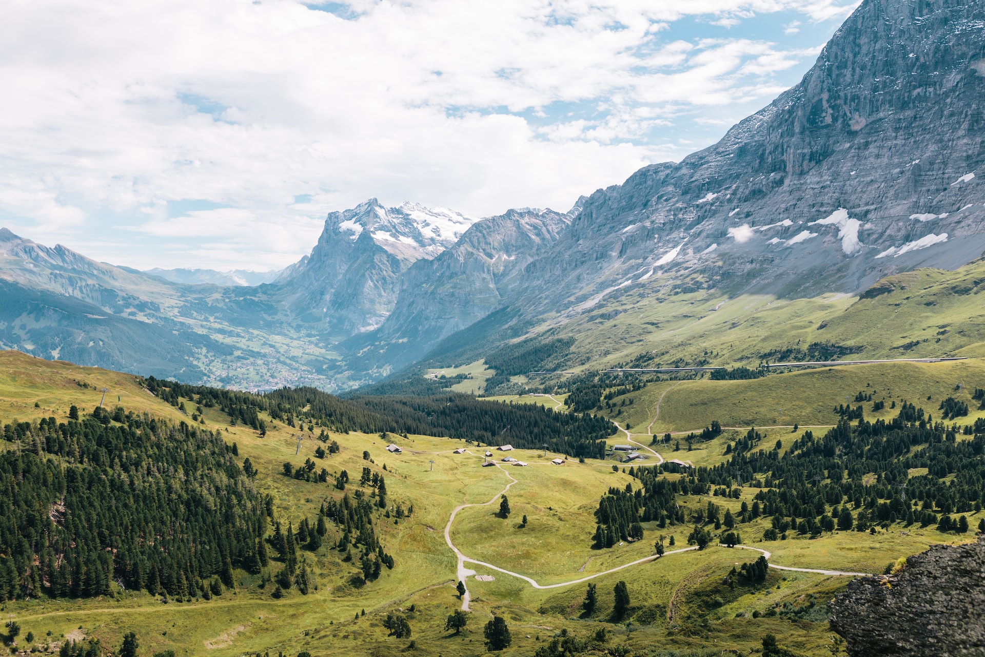 Switzerland – A Fascinating Destination for Tourists and Expats Alike