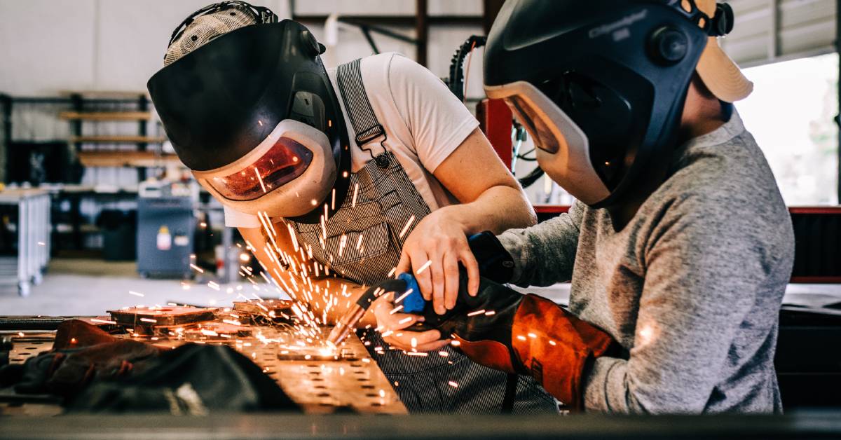 What You Should Know About Becoming a Welder